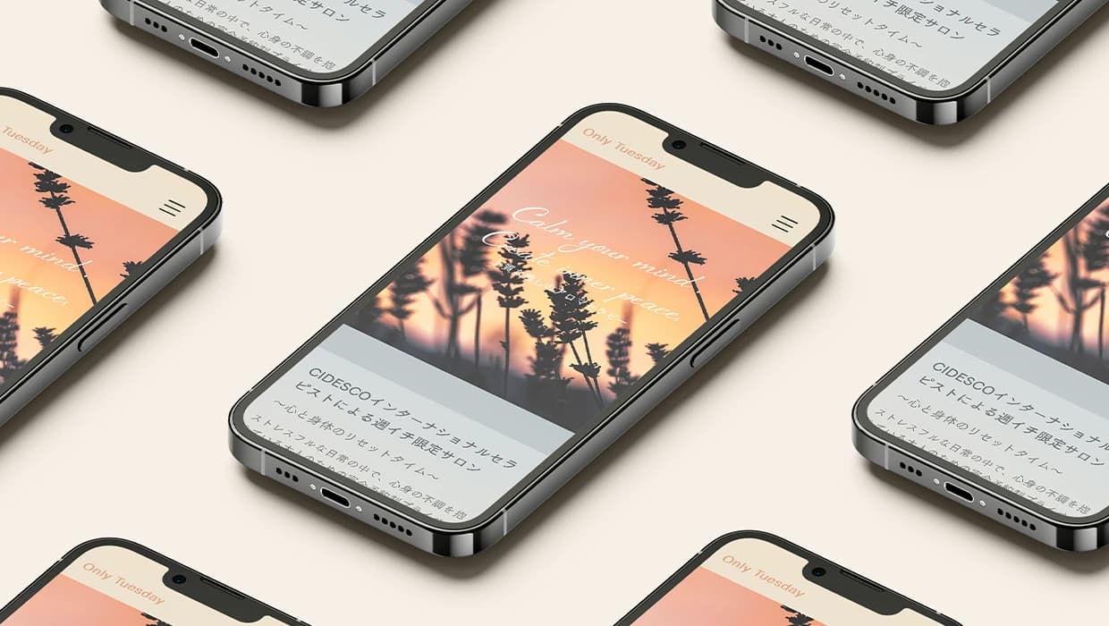 Only TuesdayのWebサイトのトップページが開かれたスマートフォン